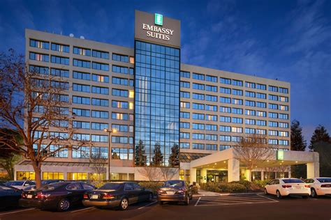 Embassy Suites by Hilton Santa Clara Silicon Valley .